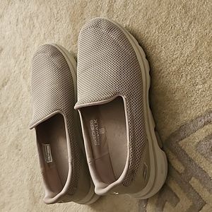 Sketchers go walk 7.5